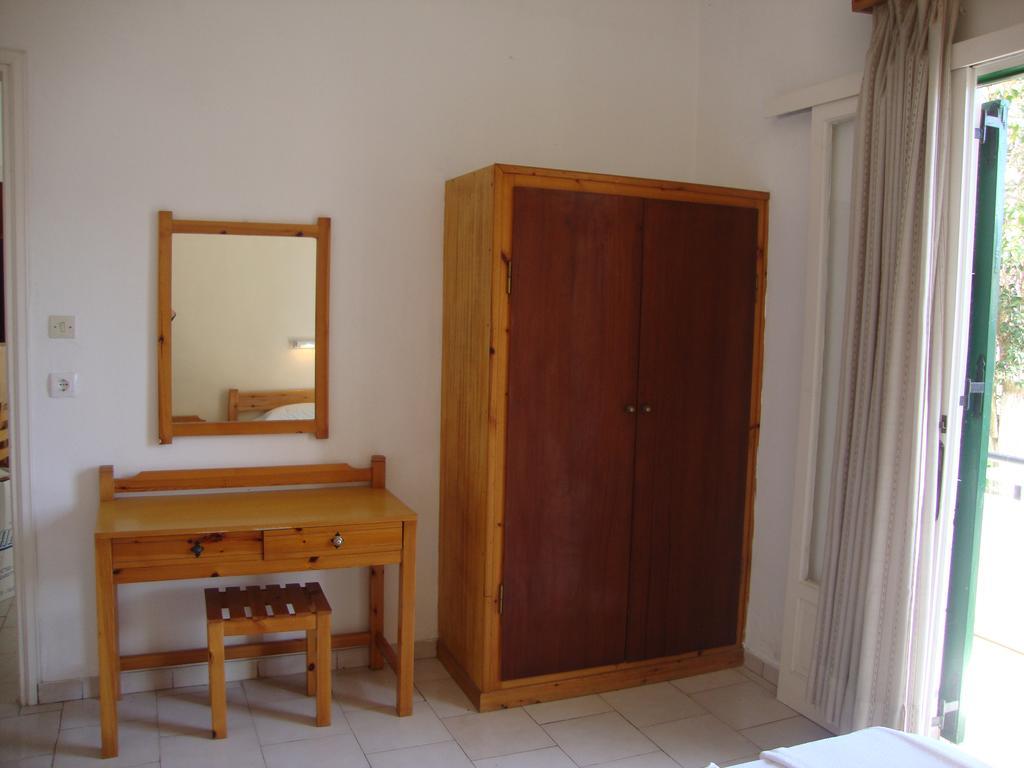 Alex Apartments Róda Kültér fotó